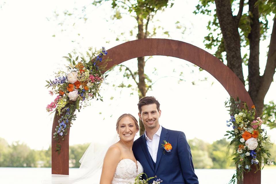 Coordinating bouquet and arch