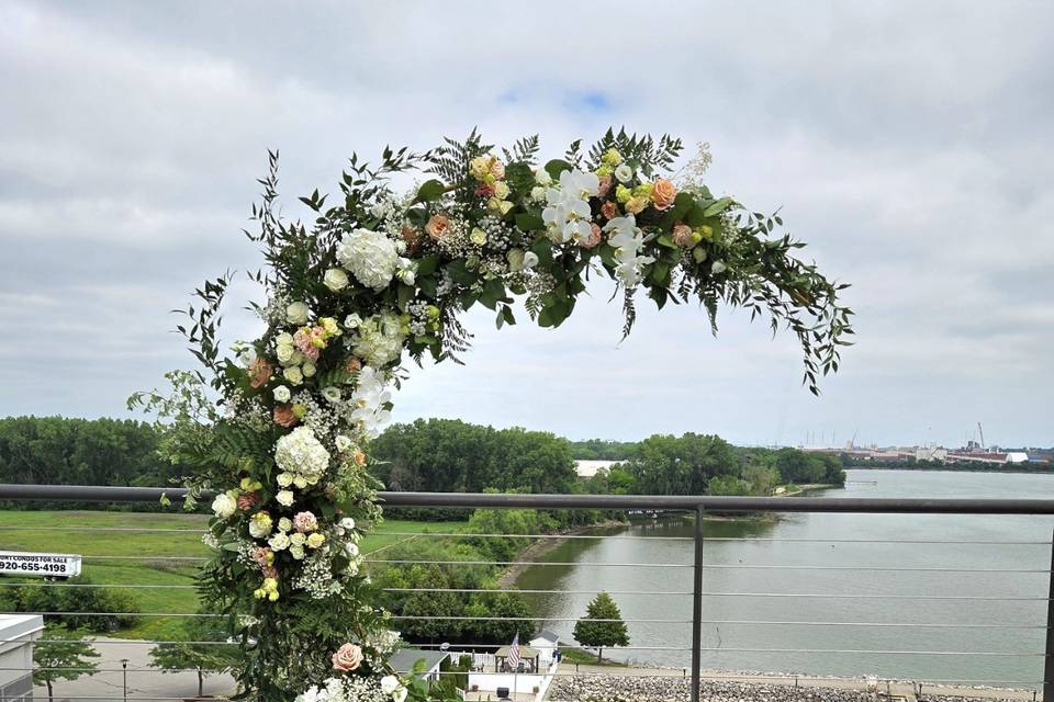 Crescent arch