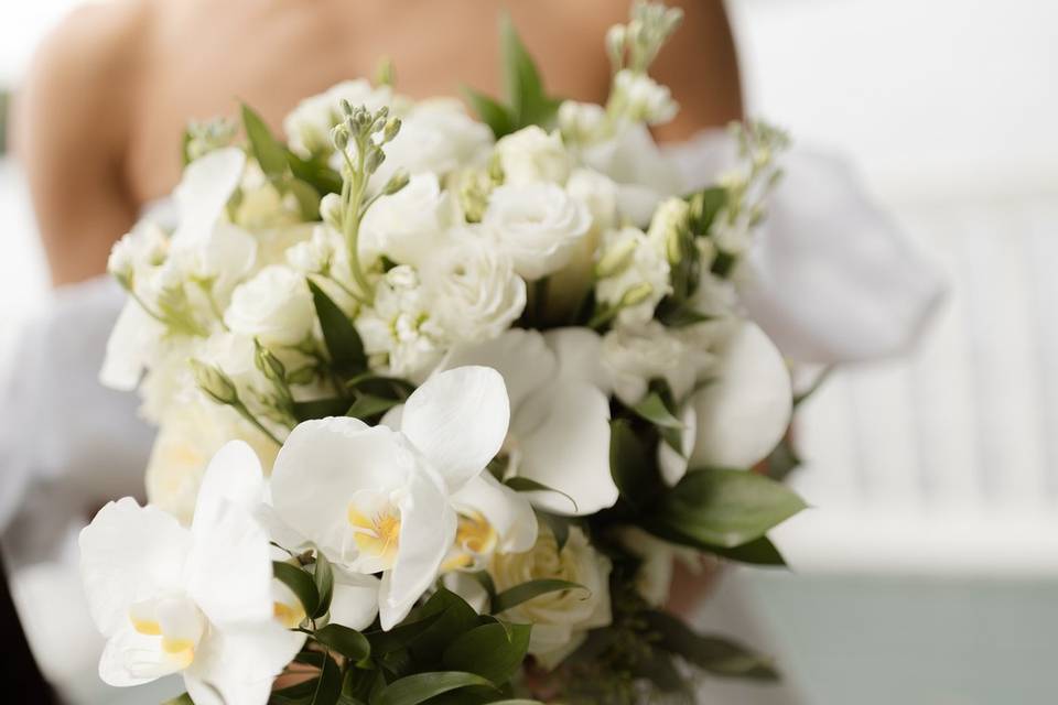 Elegant white wedding bouquet