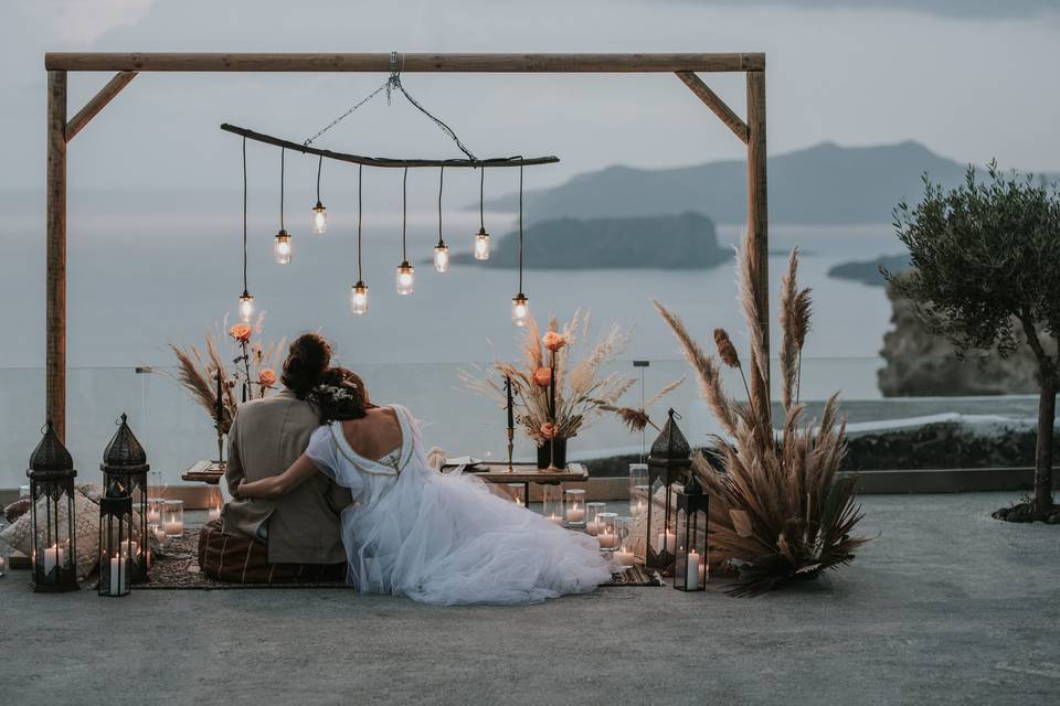 Boho elopement in Santorini