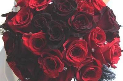 RED & BLACK BACCARA ROSES, OSTRICH FEATHERS