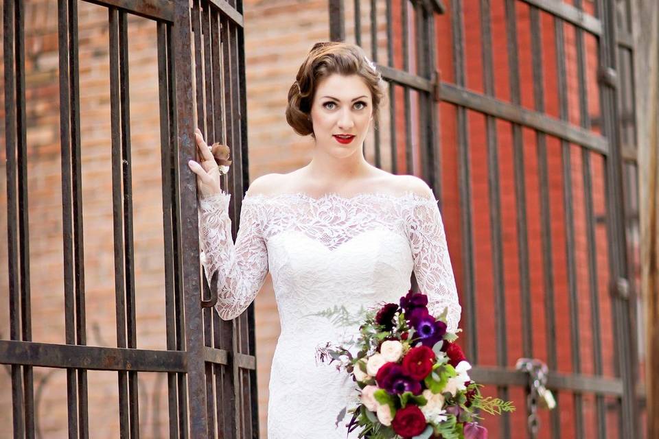 Wedding dress with elegant sleeves