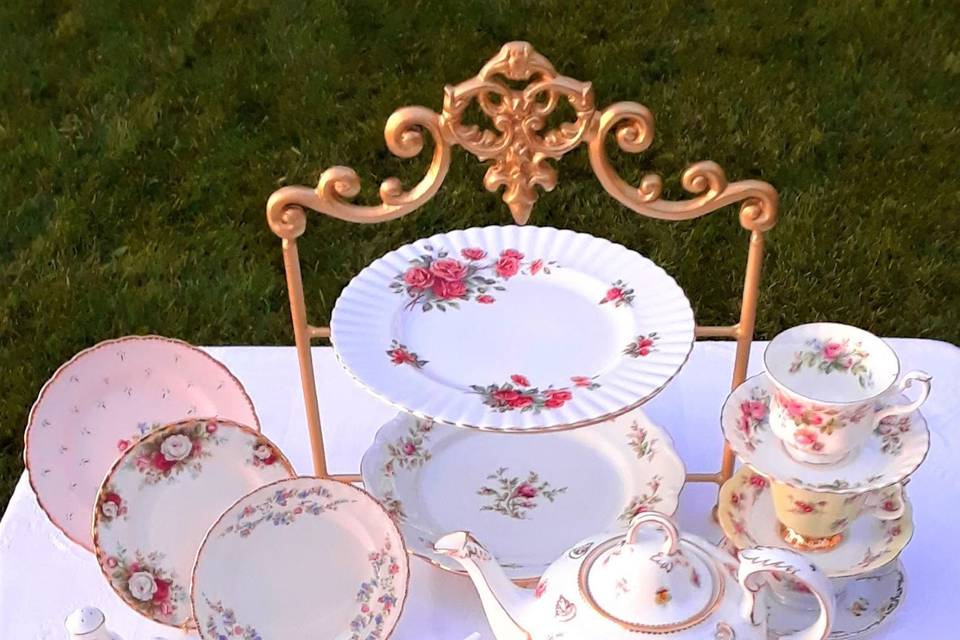 Royal Table Settings Vintage Lunch Plates, Teacups, High Tea Cake Stand and more are all available for rent.