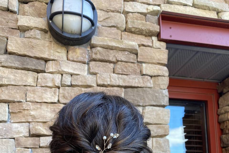 CLEAN TWISTED UPDO