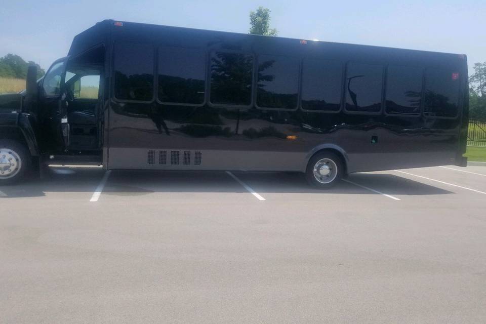 Limousine bus