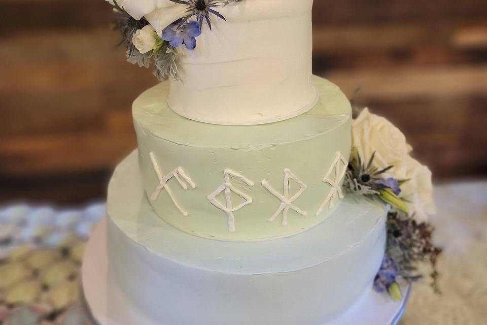 Viking cake with tri color