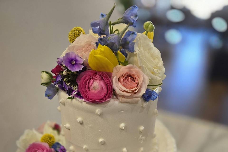 2 tier combo with min flowers