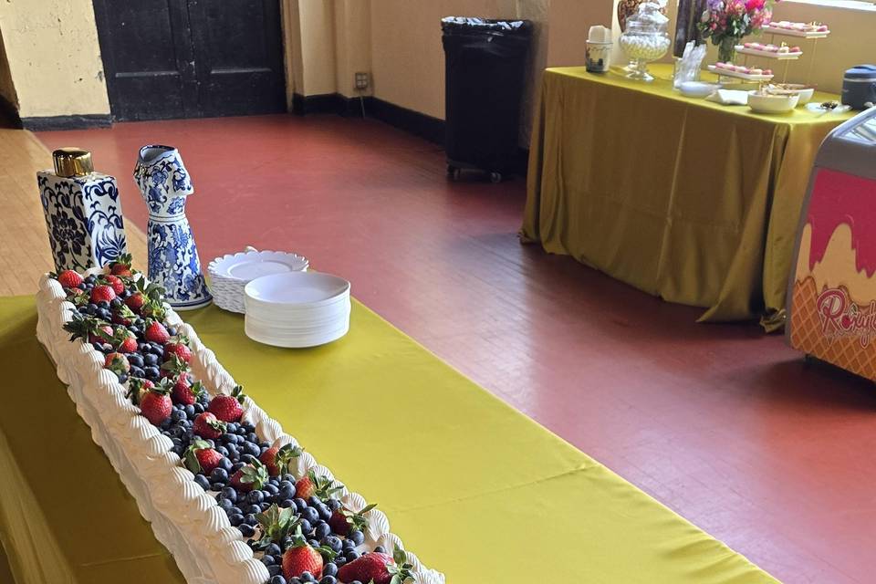Fruit long cake