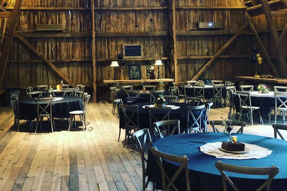 Round Tables in Reception Venu