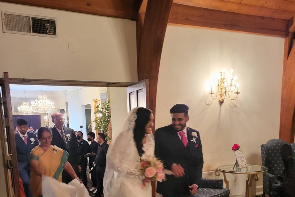 They're married y'all!!!