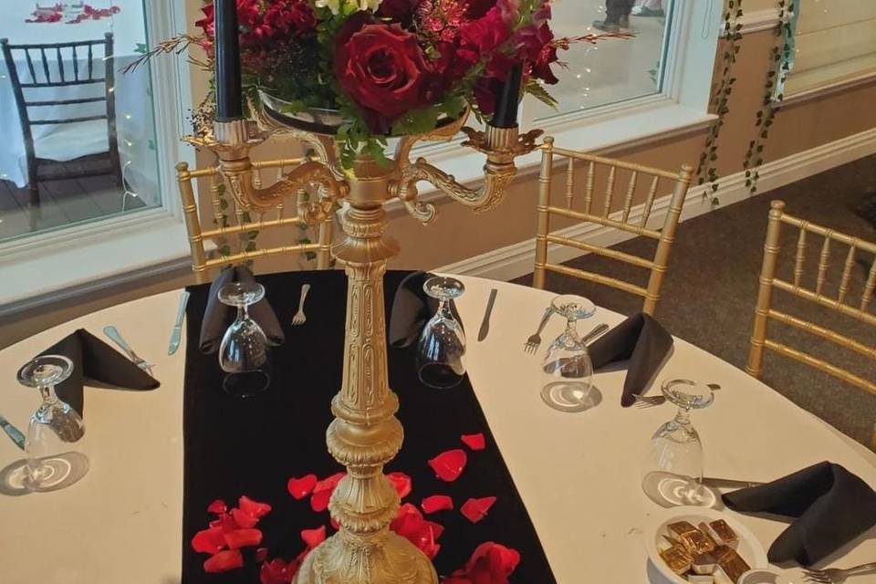 Tall and elegant centerpiece