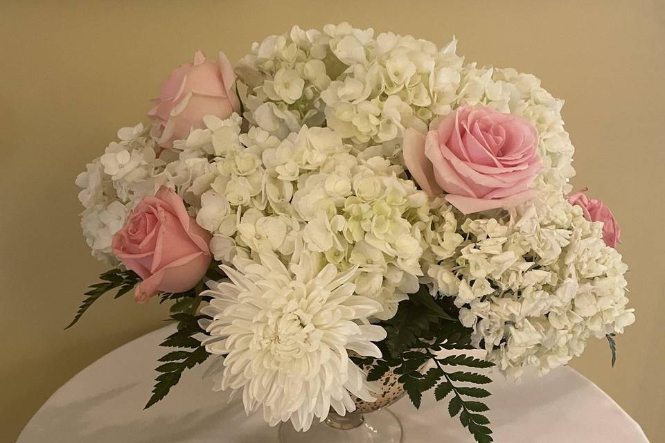 White mums and pink roses