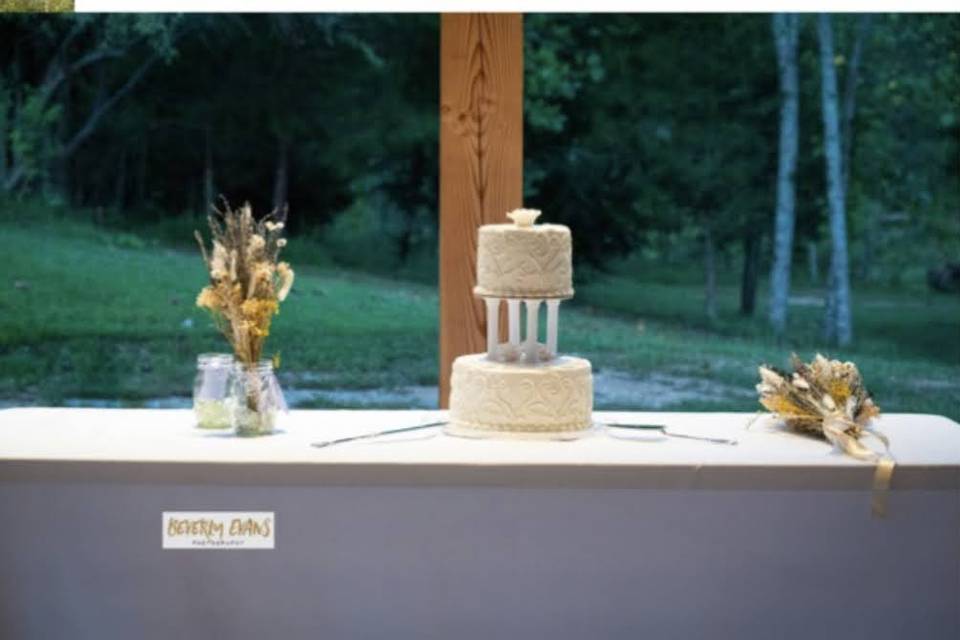 Wedding cake Photo by Beverly