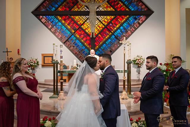 Newlyweds first kiss