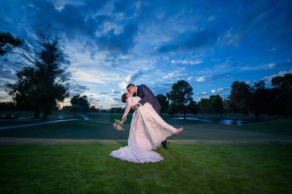 A kiss under the night sky