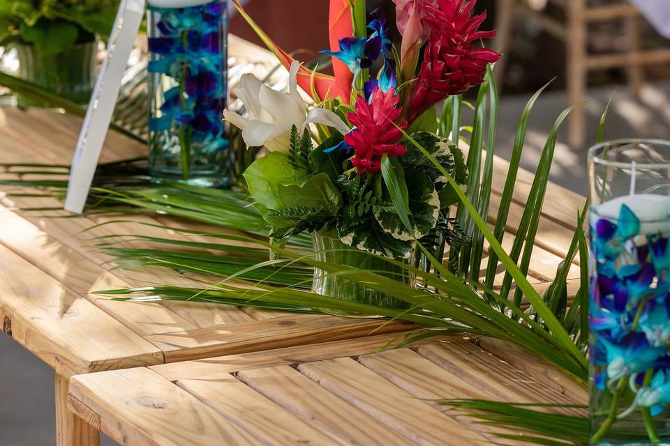 Tropical decor for tables