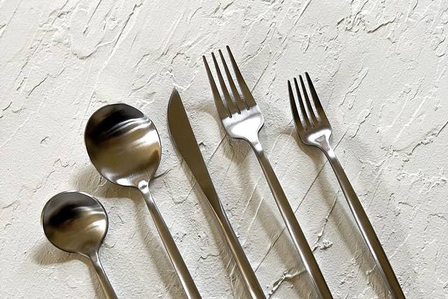Clean cutlery