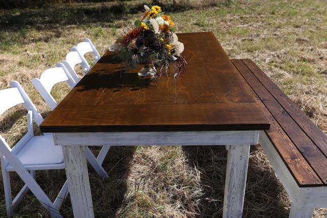 Wood grain in the sun