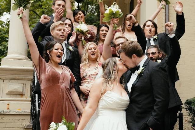 Joyful Bridal Party Moments.