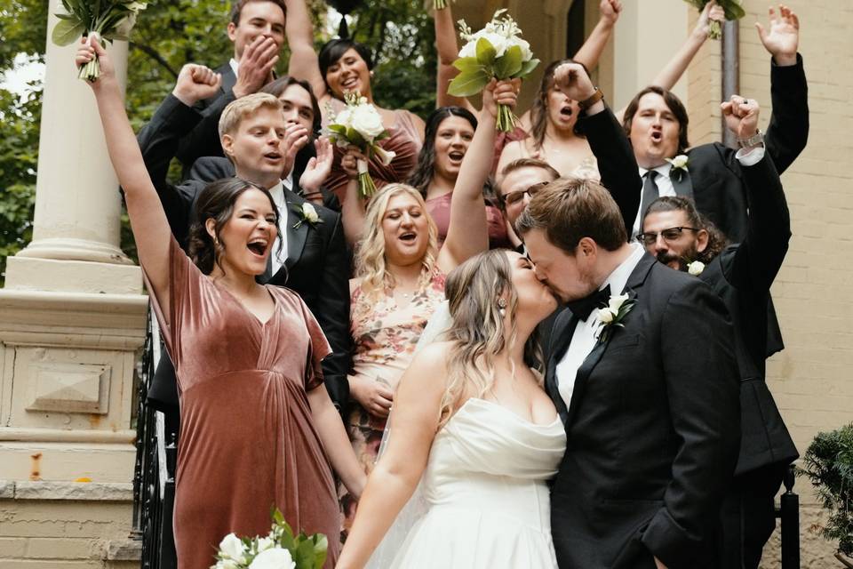 Joyful Bridal Party Moments.