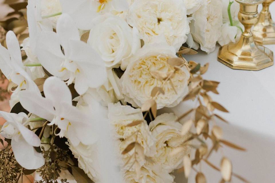 White flowers and gold foliage