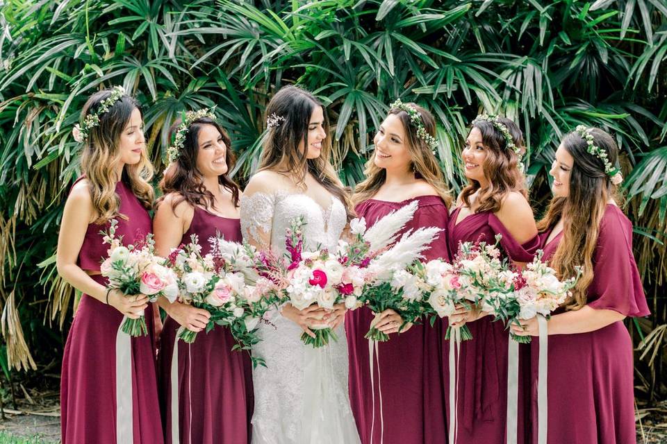 Bridal party and boho bouquets