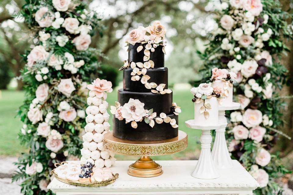 Unique cake decor