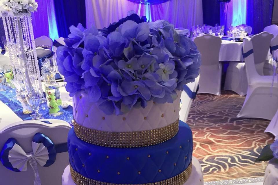 Blue and gold cake