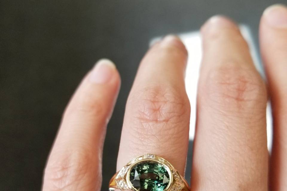 Green Sapphire in Yellow Gold