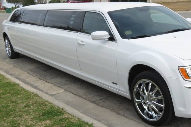 White Chrysler 300 Stretch Limousine 10 Seater