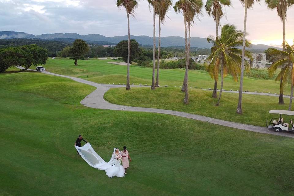 Luxurious Golf Course Wedding