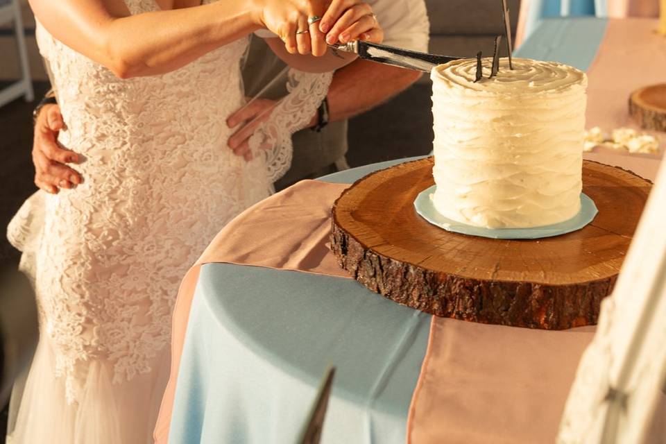 Sunset cake cutting