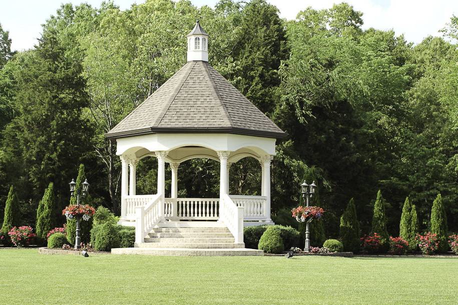 Gazebo's front view