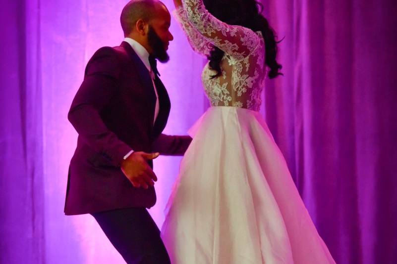 Bride & groom dancing