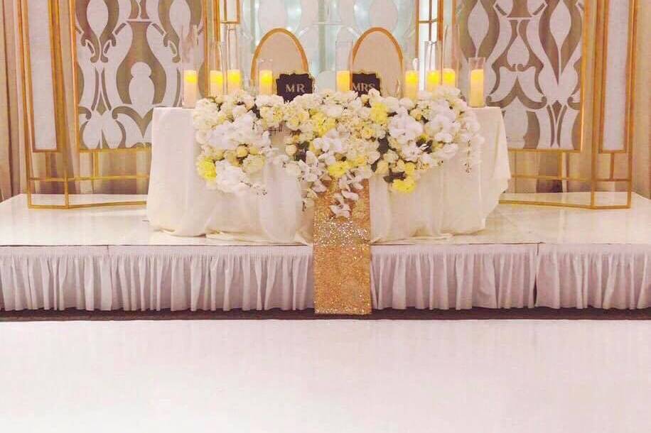 Backdrop & sweetheart decor