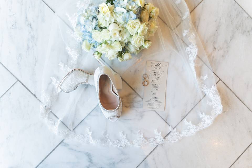 Bouquet, shoes, invitation