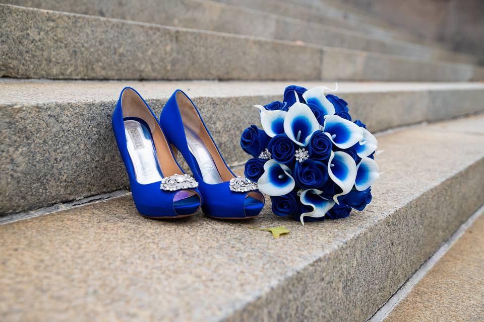 Bouquet and adorable heels