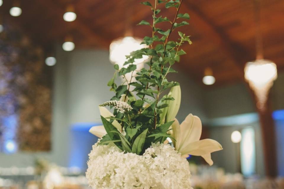 Table vase centerpiece