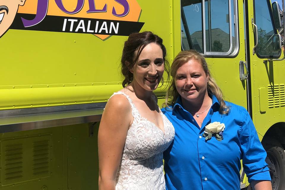 Brides at Food Truck