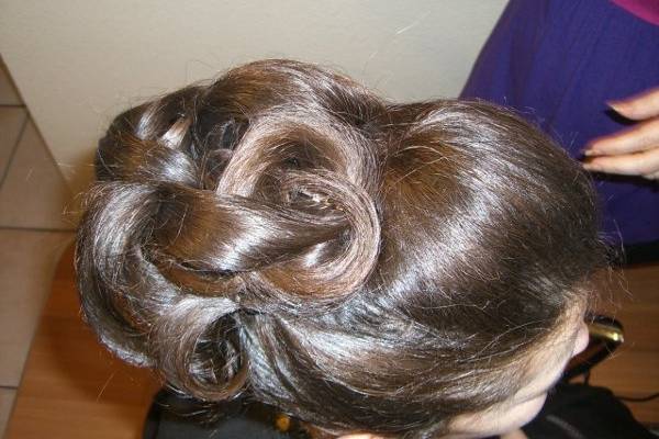 Elegant Bridal Hairstyle by Mimi (top view).
