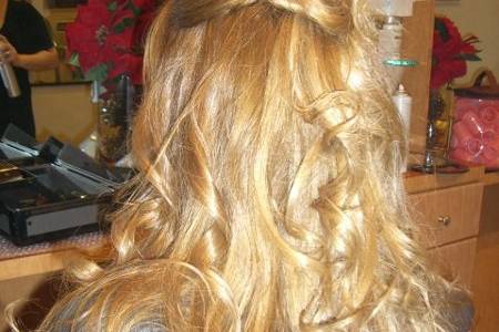 Half-up hairdo for a bridesmaid by Mimi (beach wedding). Hair color by Mimi as well.