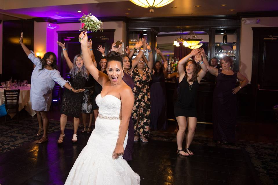 Bouquet Toss @Maggianos