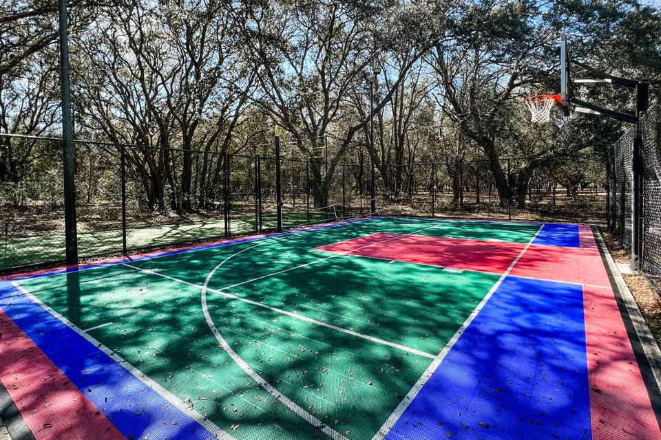 Basketball/Pickleball Court