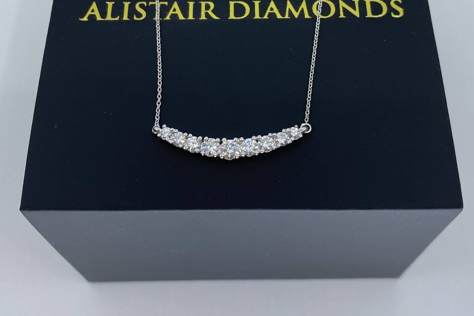 WG 7 diamond bar necklace