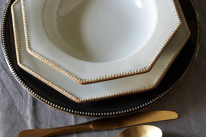 Dinnerware setting