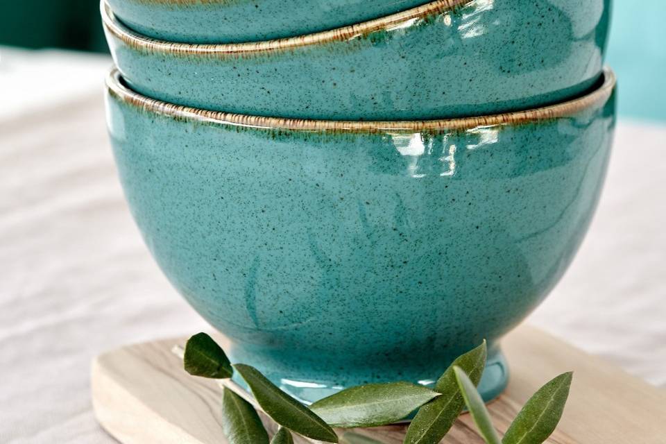 Stoneware bowls in blue