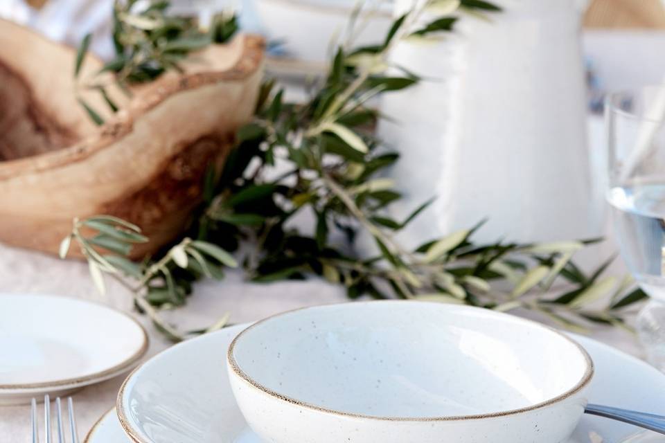 Stoneware bowls in blue