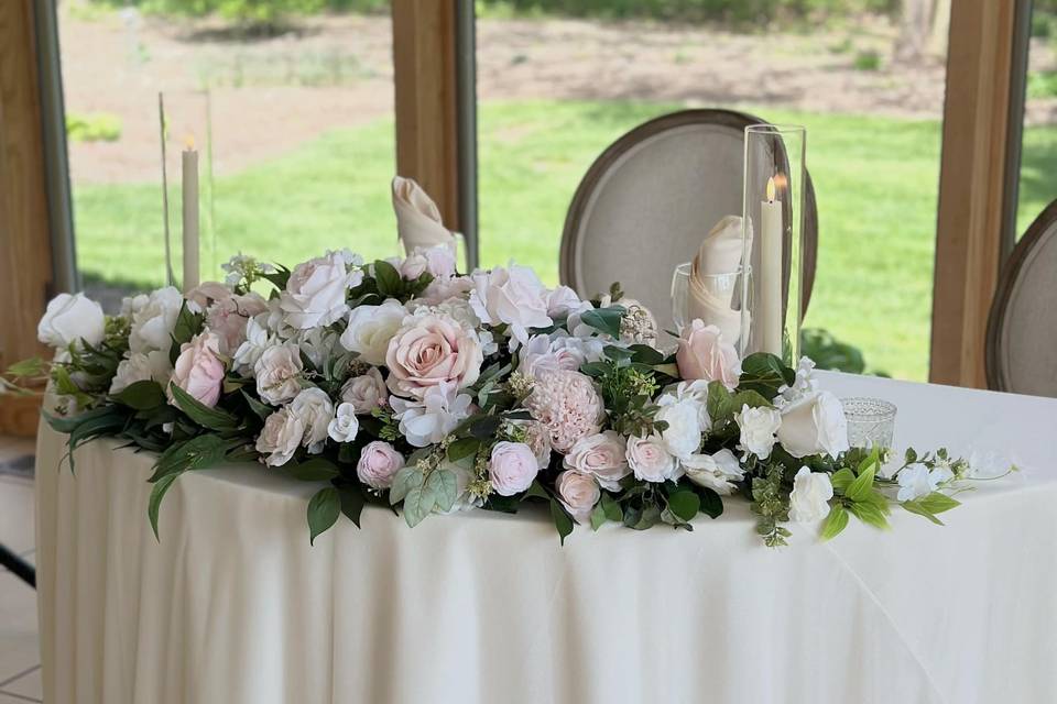 Sweetheart table floraldecor