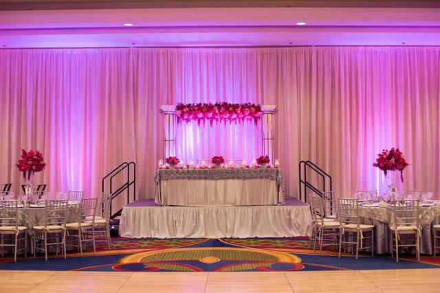 Our catering and event team will be with you every step of the way to set the evening the way you imagined.