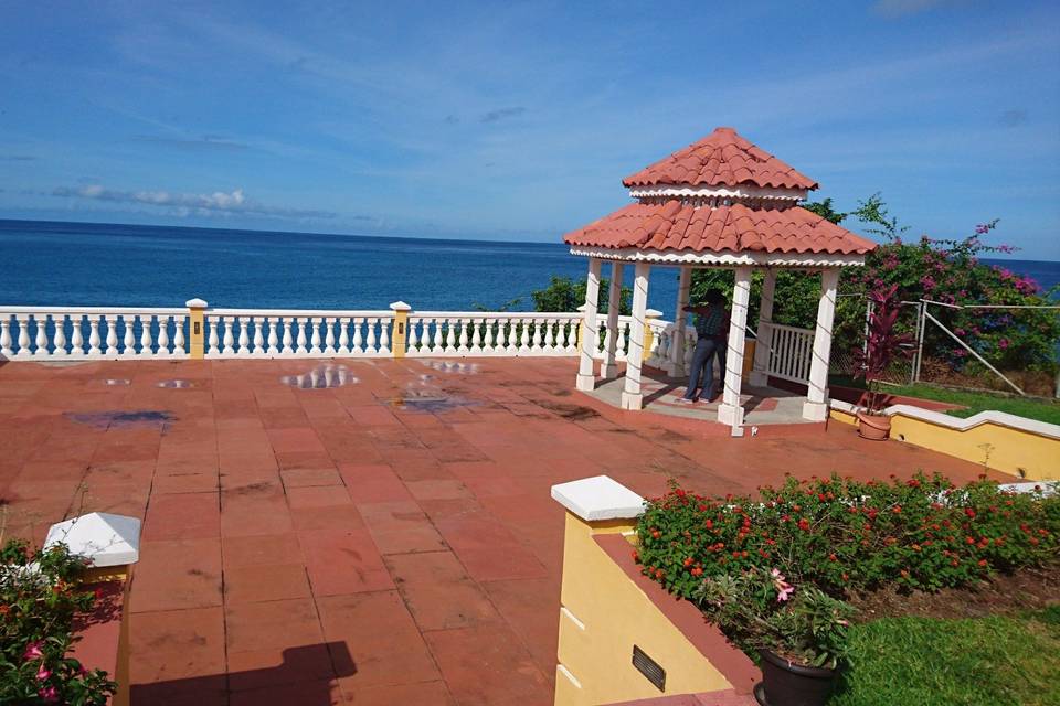 Ocean-view cliff-side